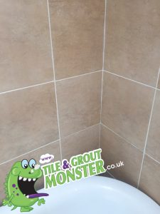 REMOVING OLD GROUT FROM BATHROOM TILES CLEANING SERVICE NORTHERN IRELAND